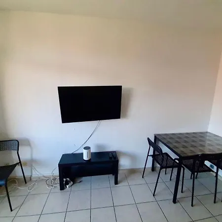 Apartment With Balcony Near D Sseldorf